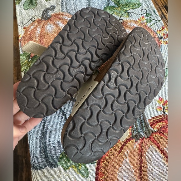 BIRKENSTOCK WOMENS PEARL WHITE SANDALS - Picture 2 of 11